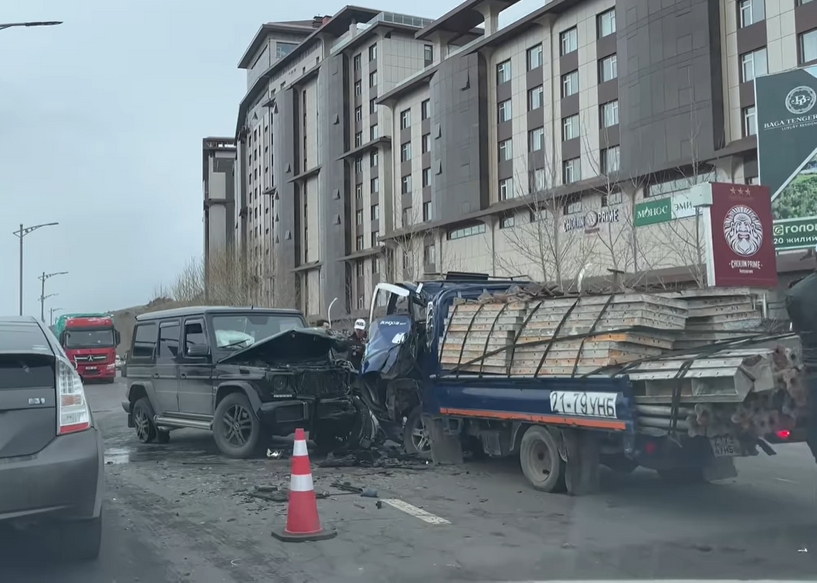 Багатэнгэрийн аманд гарсан ослоор нийт 5 хүн гэмтжээ