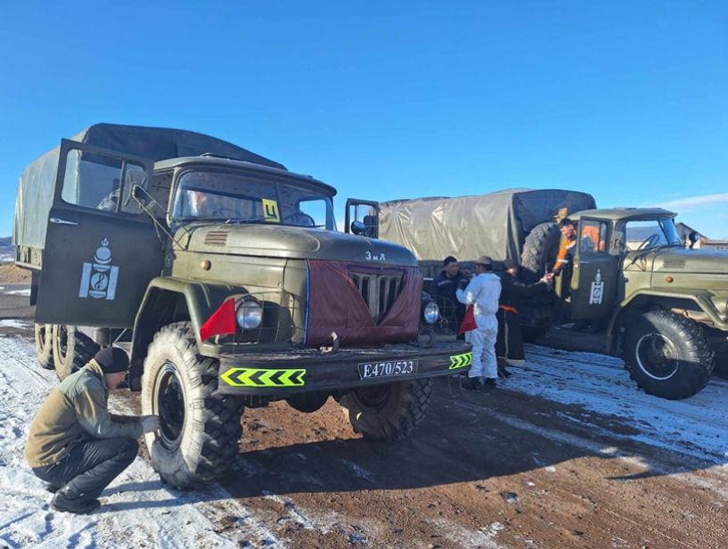 Орон нутагт цэргийн  алба хаагчид тусламж үзүүлж байна