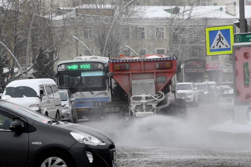 Зам, талбайн цас цэвэрлэгээнд 671 албан хаагч ажиллаж байна