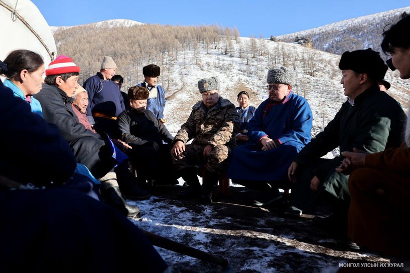 УИХ-ын дарга Г.Занданшатар отрын бүсэд өвөлжиж буй малчидтай уулзлаа