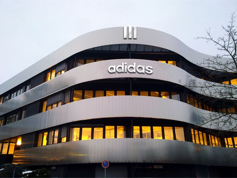 Adidas компани 1992 оноос хойш анх удаа алдагдалтай ажиллав