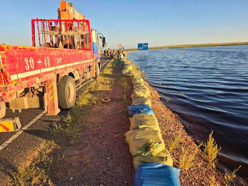 Хамгаалах далан хийж байна