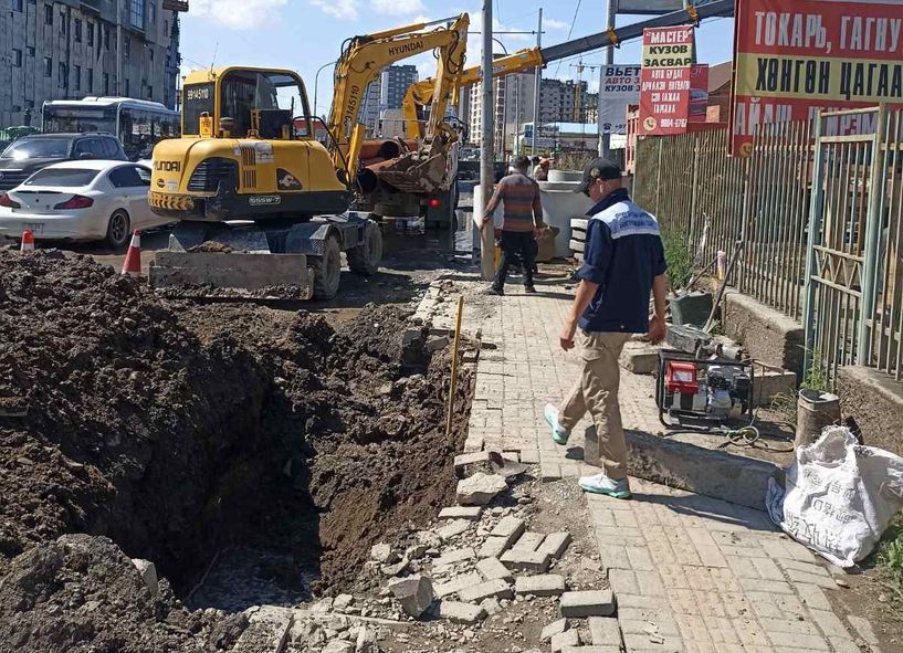 Эрдэнэтолгойд ус зайлуулах 220 метр хоолой угсарч байна