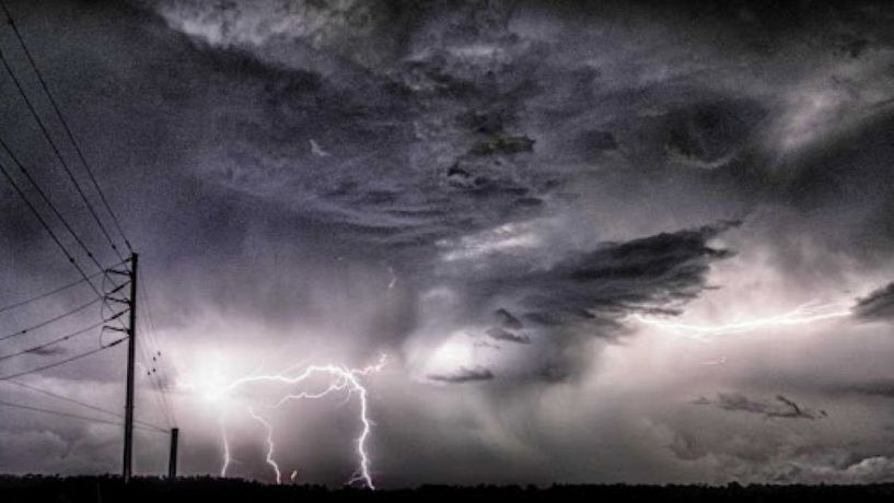 Болзошгүй нөөлөг салхи, мөндөр, аянга цахилгааны аюулаас сэрэмжтэй байхыг анхааруулж байна