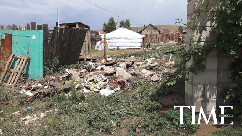 Өмнө жил үерт автсан айлуудын зарим нь газраа заран нүүжээ