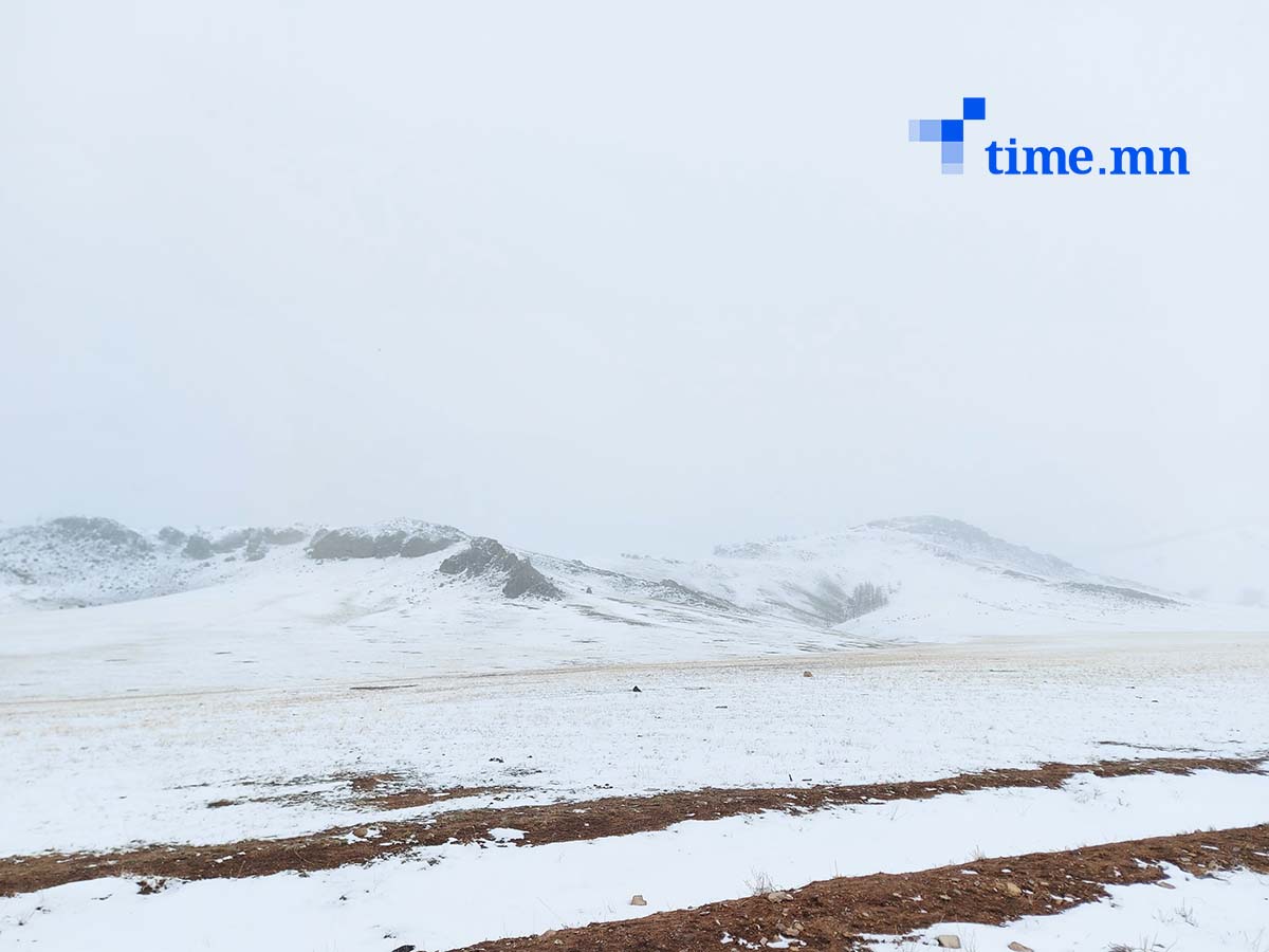 Цас орж, ихэнх нутгаар хүйтрэхийг анхааруулж байна