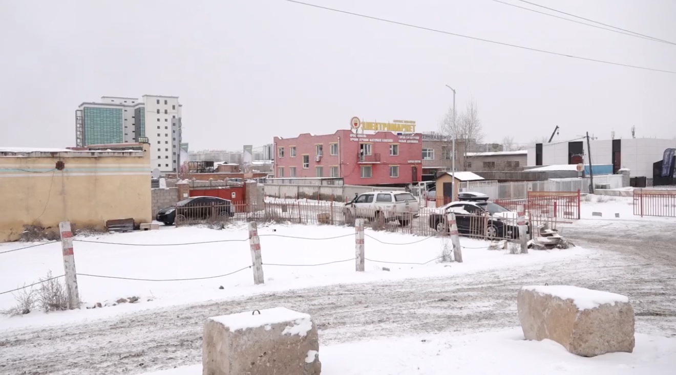 Гурвалжингийн гүүр орчимд том оврын автомашинууд байршиж байсан газрыг чөлөөллөө