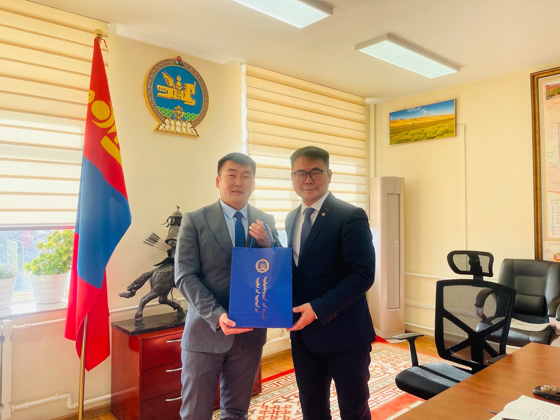 Өмнөговьд гадаад паспорт, иргэний үнэмлэх хэвлэхээр боллоо