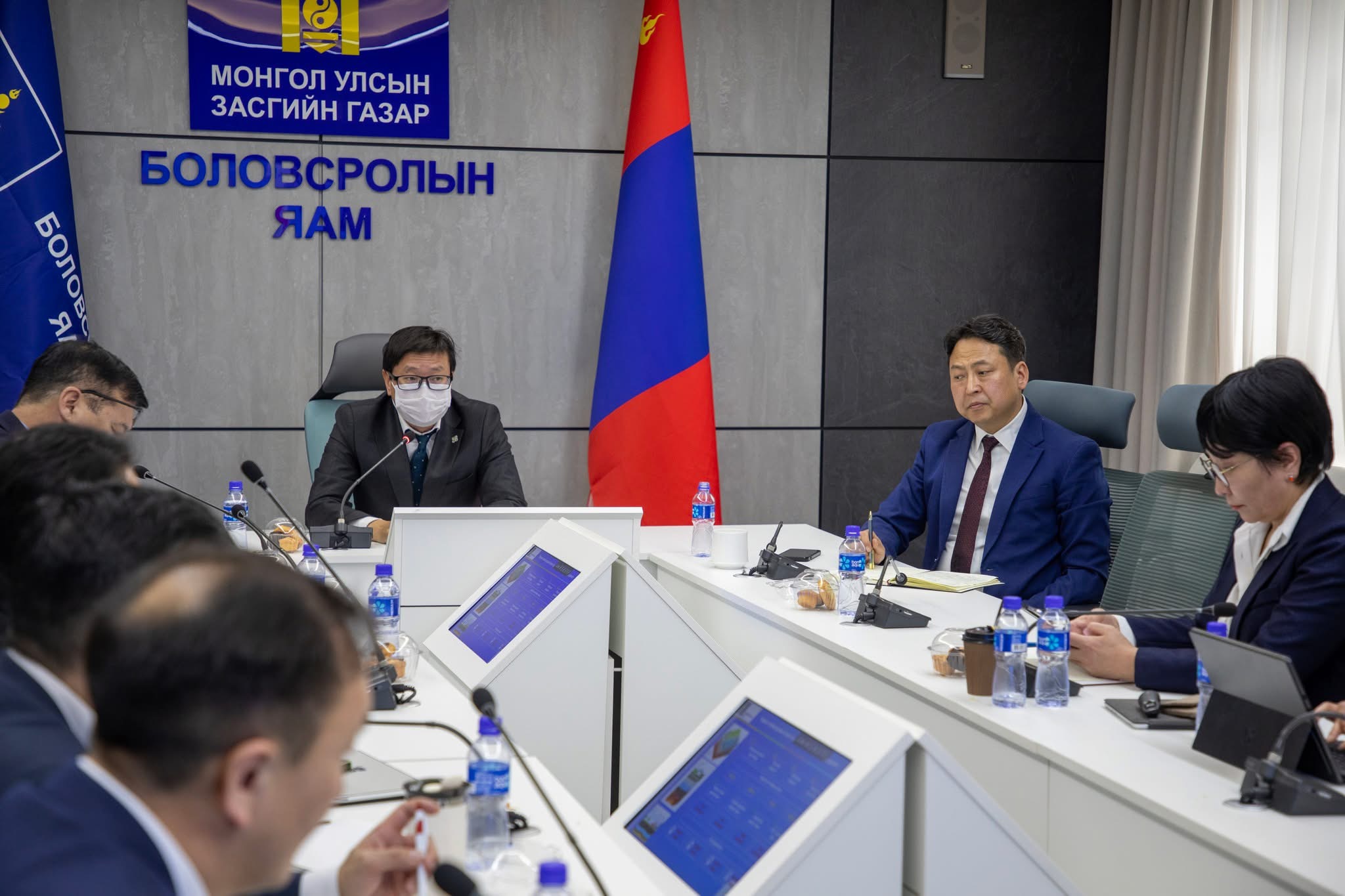 25 сургууль, 26 цэцэрлэг уурын зуухтай