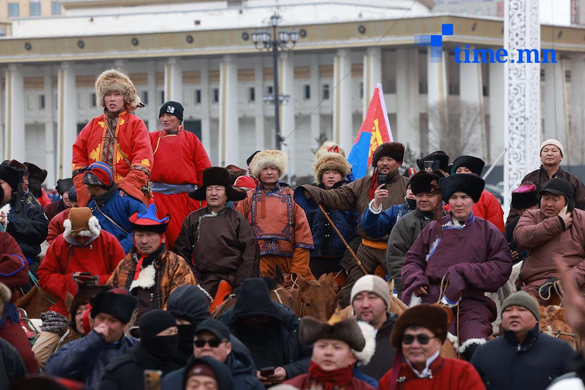 Хөр цас, хөхөө өвөл хүүхдээр морь унуулна гэж саналтгүй шүү, уяачид аа!
