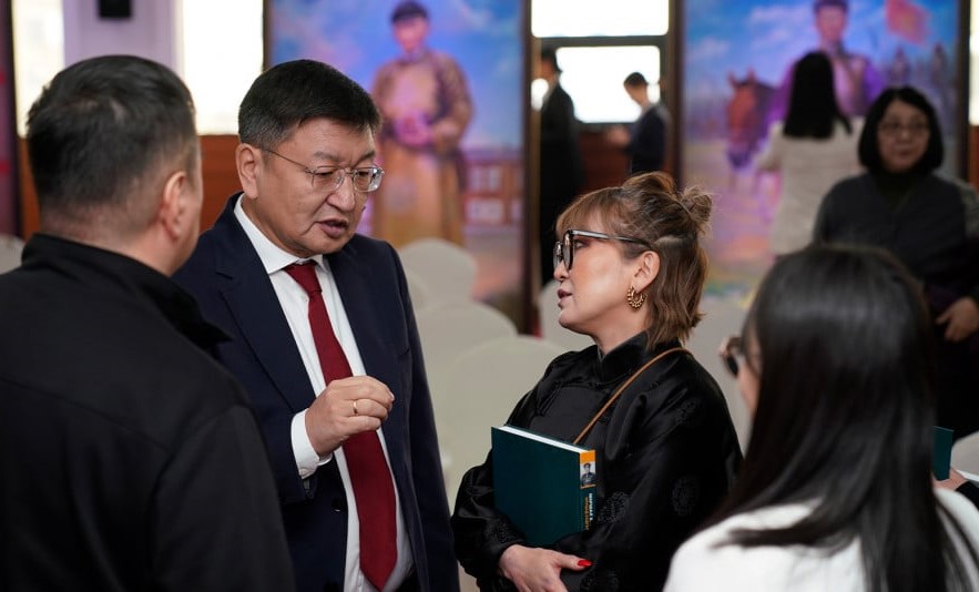 Чойбалсангийн Хулан: Манай ээжийг бас хавчиж хяхсан