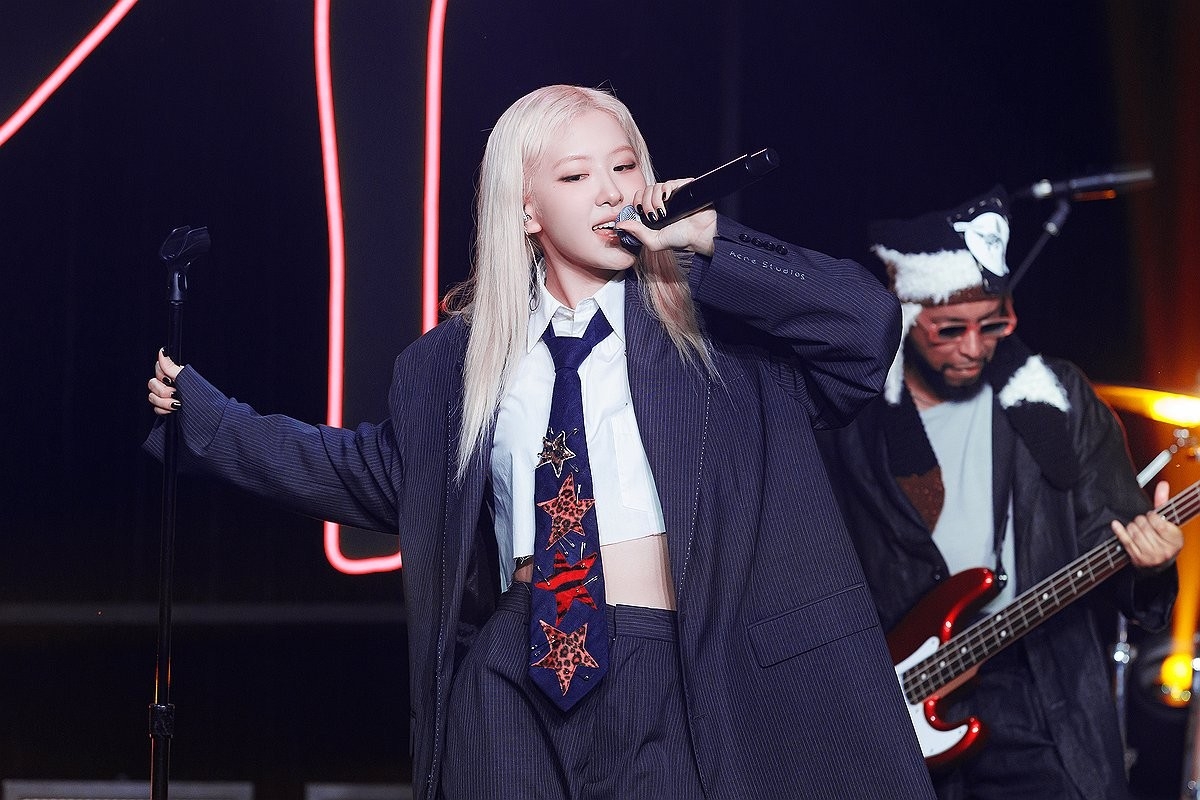 Рөүз “APT” дуугаараа “American Music Awards”-д өрсөлдөнө