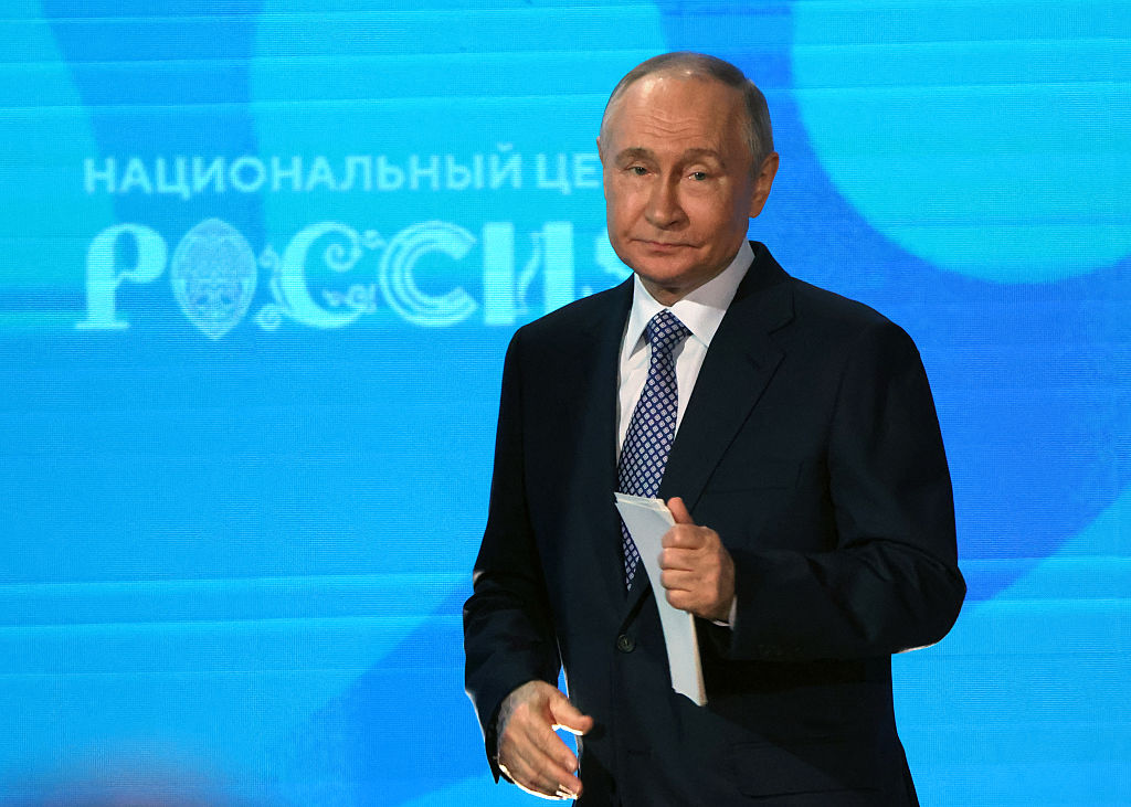 В.Путин Ялалтын баярыг тохиолдуулан ирэх долоо хоногт 3 хоног гал зогсоохоо зарлав