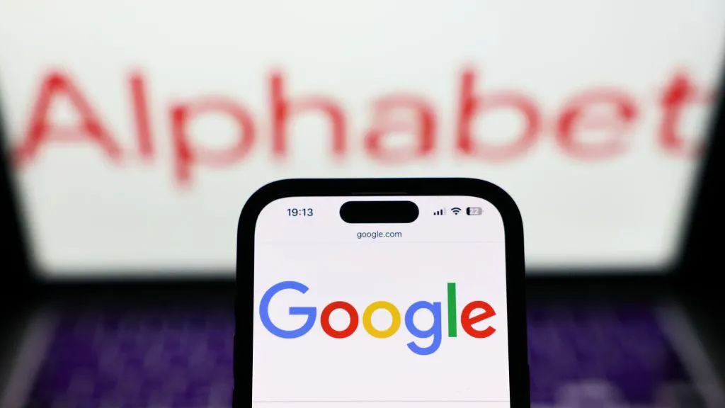 “Google” компанийг цахим сурталчилгааны салбарт монополь тогтоосон хэрэгт буруутай гэж үзжээ