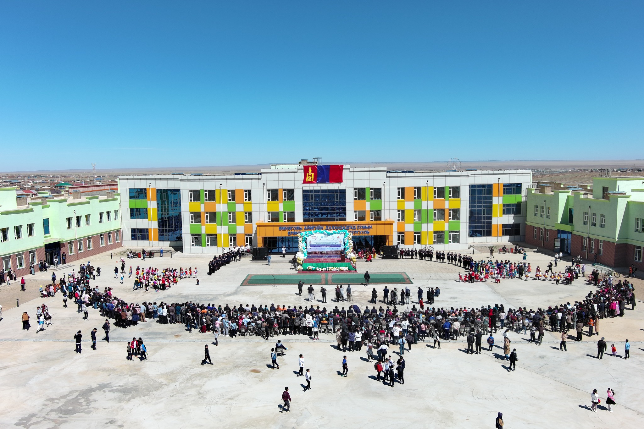 1200 сурагч сургуультай, 200 хүүхэд шинэ цэцэрлэгтэй боллоо