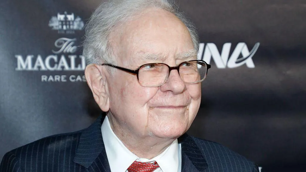 94 настай У.Баффетт Berkshire Hathaway компанийн гүйцэтгэх захирлын албан тушаалаас буулаа