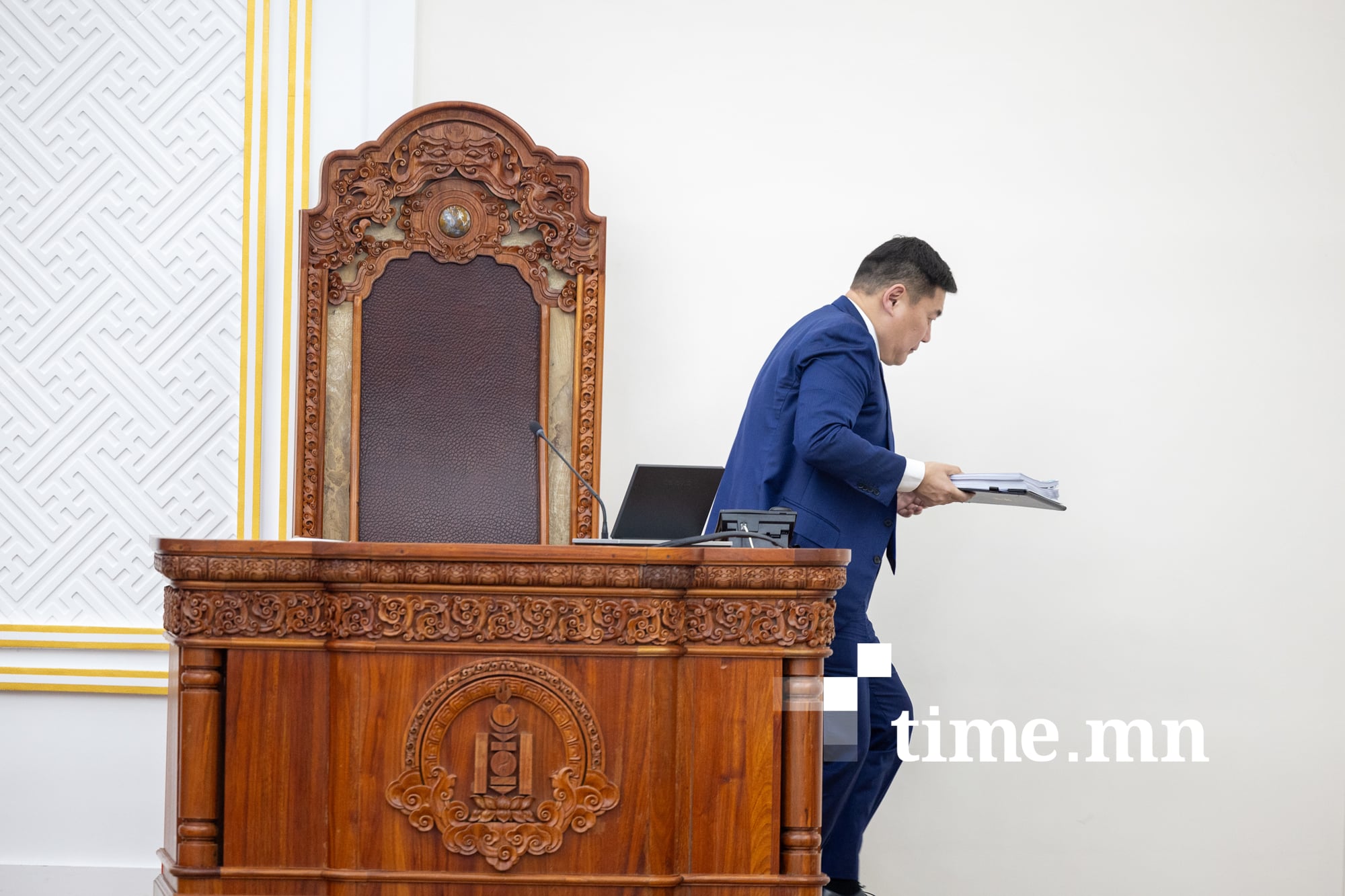 Ерөнхий сайдад парламент “Итгэл үзүүлэх” магадлал 50 хувьд хүрэх үү?