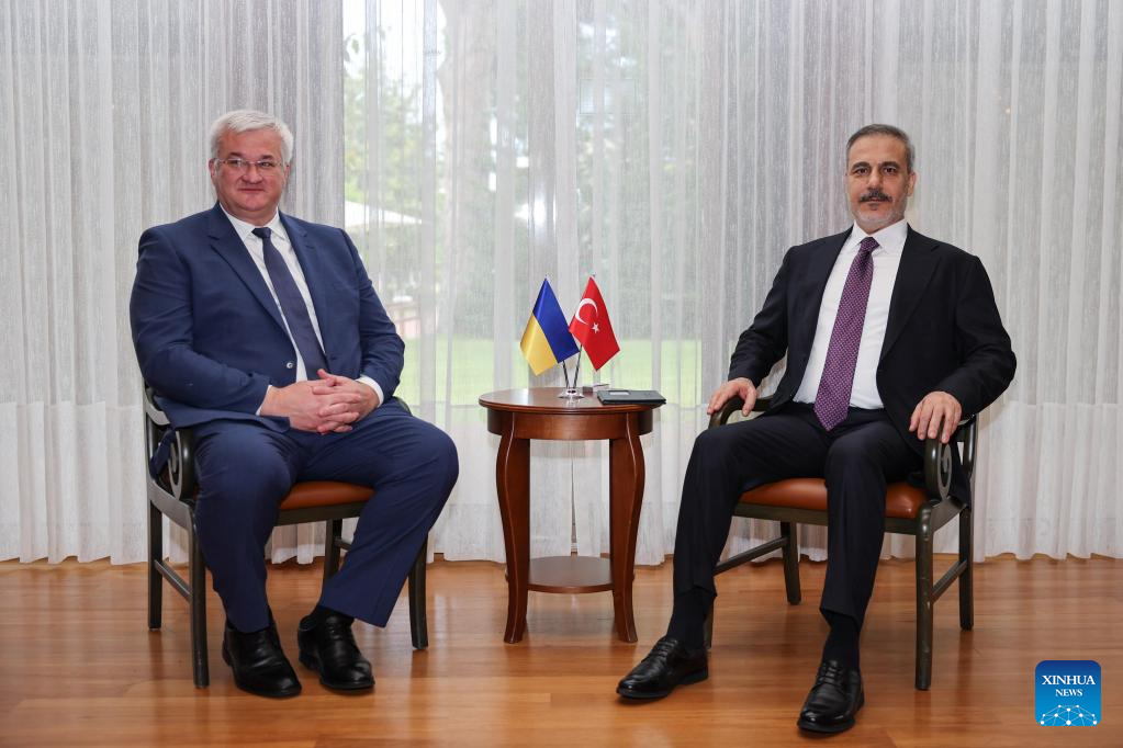 Орос-Украины энхийн яриа хэлэлцээний өмнө Турк, Украины гадаад хэргийн сайд нар уулзжээ