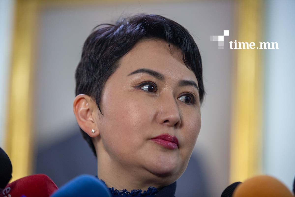 Б.Батцэцэг: Виз мэдүүлсэн иргэд гадаад паспортоо хариу гартал авч чадахгүй байгааг хуулбар эсвэл цахим лавлагаагаар орлуулах нөхцөлийг бүрдүүлнэ