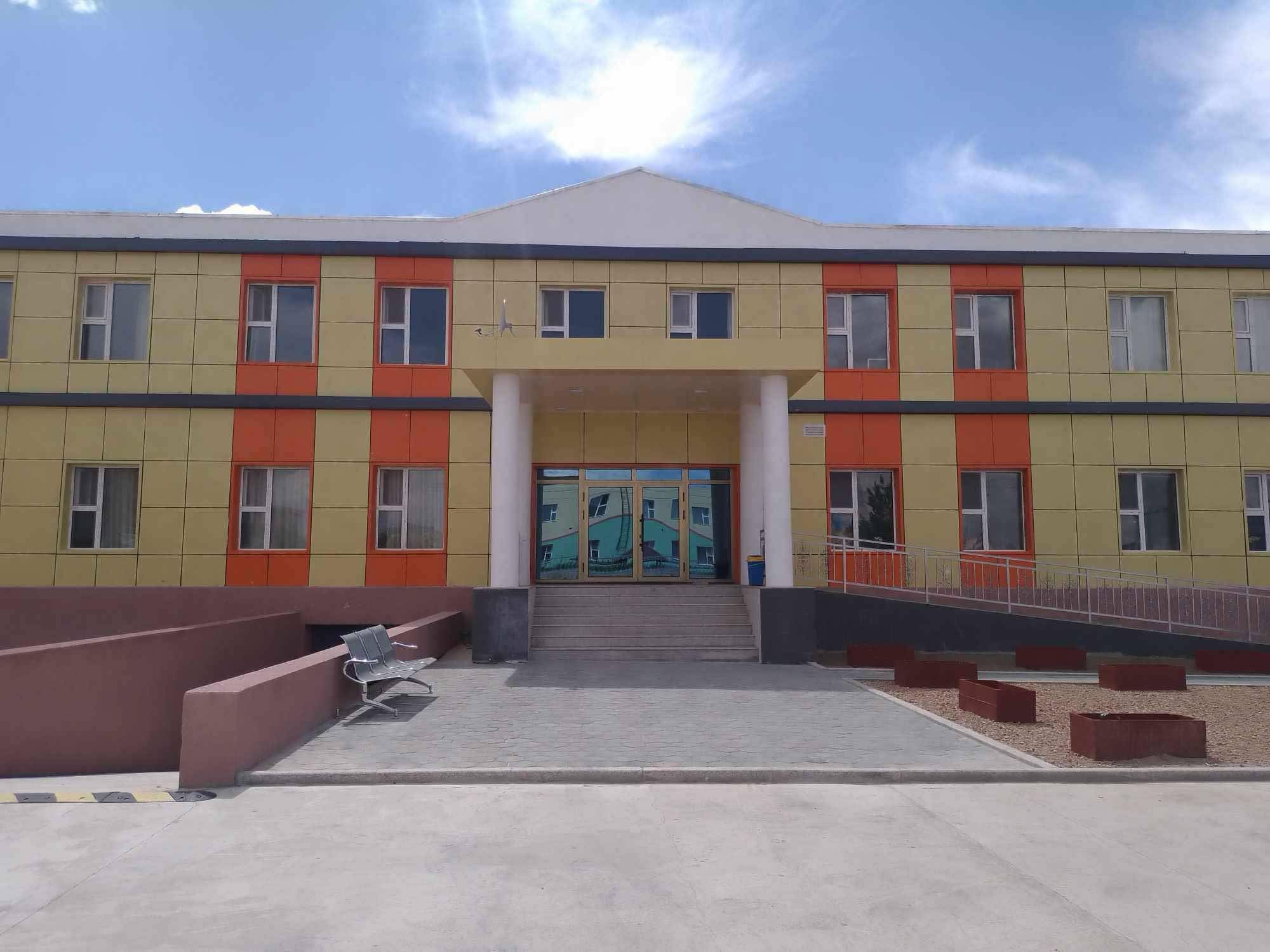Асрамжийн газарт байгаа Өмнөговийн 2 ахмадыг эргэжээ