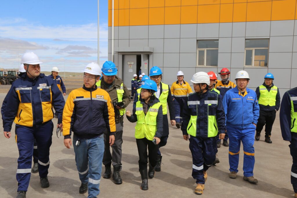 Элчин сайд Шэнь Миньжуань “Эрдэнэс Тавантолгой” ХК-ийн уурхайтай танилцлаа