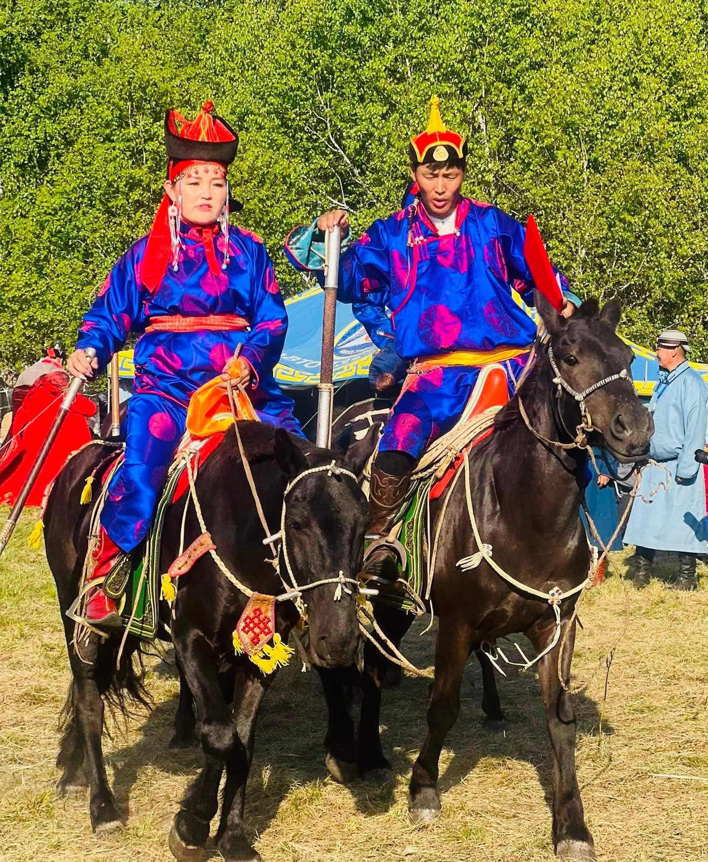 “Хос морьтон” жагсаал зохион байгуулав