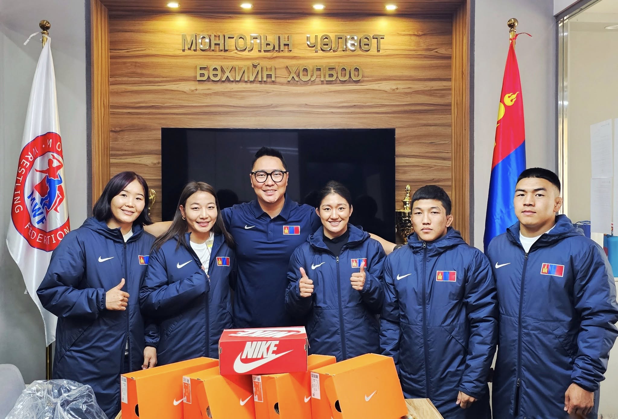 Дэлхийн тэргүүлэгч спортын брэнд “Nike” компанийн гэрээт тамирчид хувцас хэрэглэлээ гардан авлаа