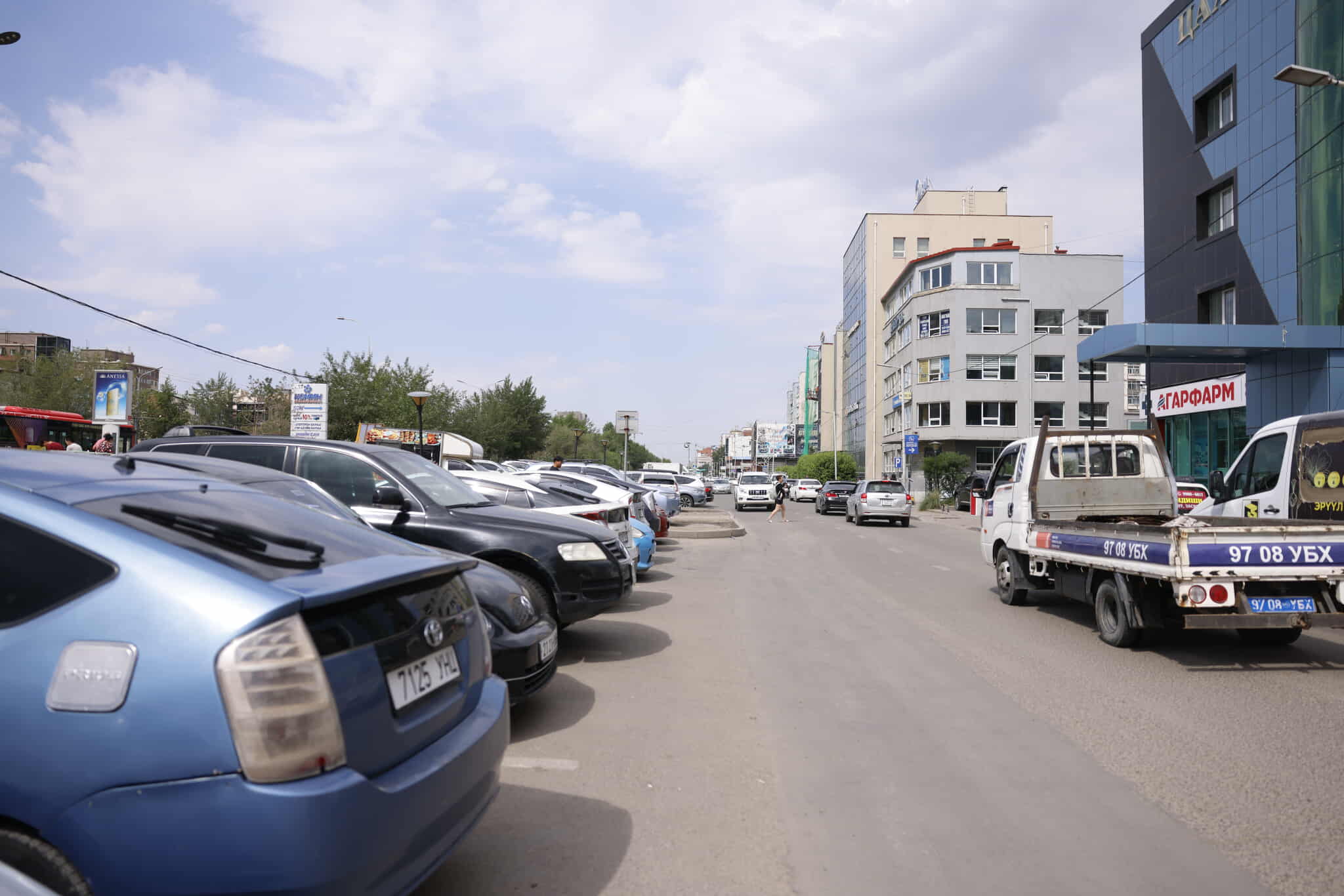 10 дугаар хороолол орчимд 370 авто машины ил зогсоол барина