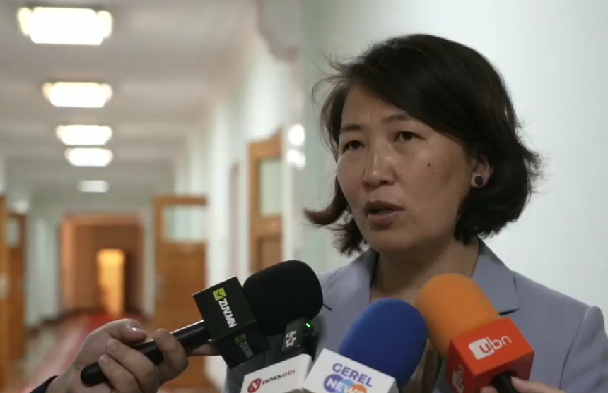 “Намайг доромжилсны чинь төлөө энэ саналыг унагалаа” гэж Б.Энхбаяр хэлсэн