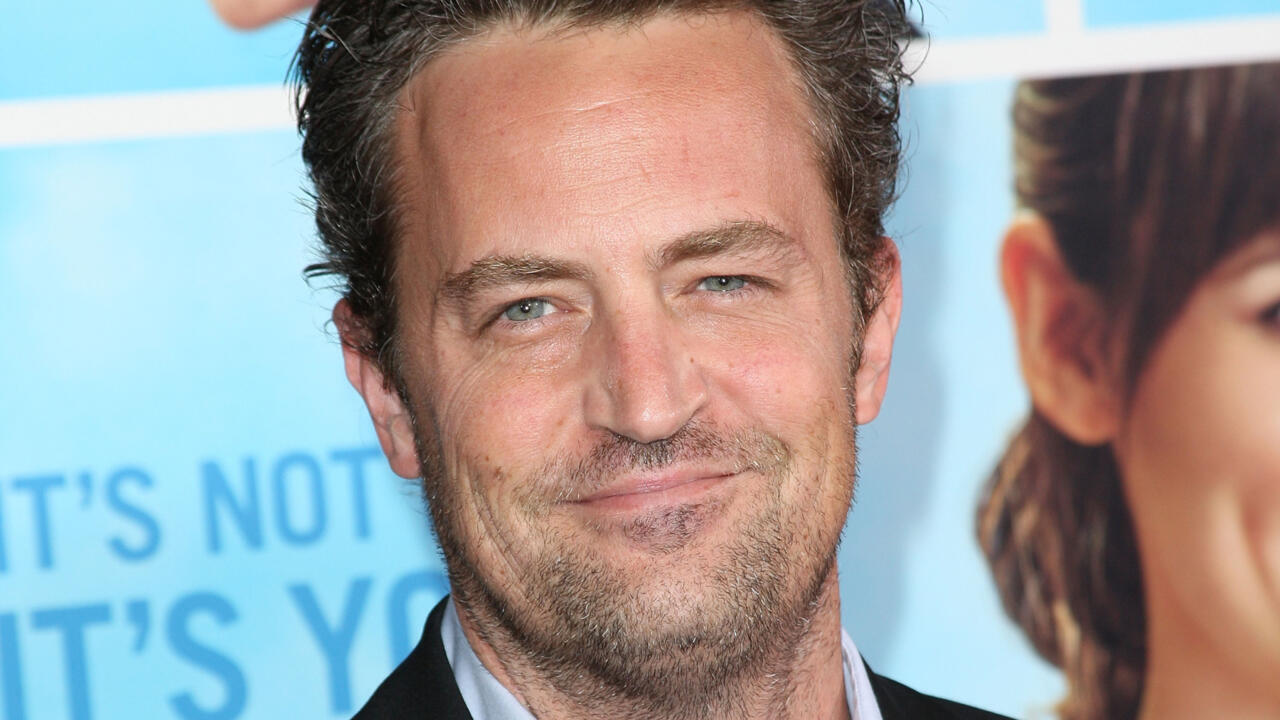 “Friends” цувралын жүжигчин Мэттью Перригийн үхэлд эмчийг нь буруутай гэж үзжээ