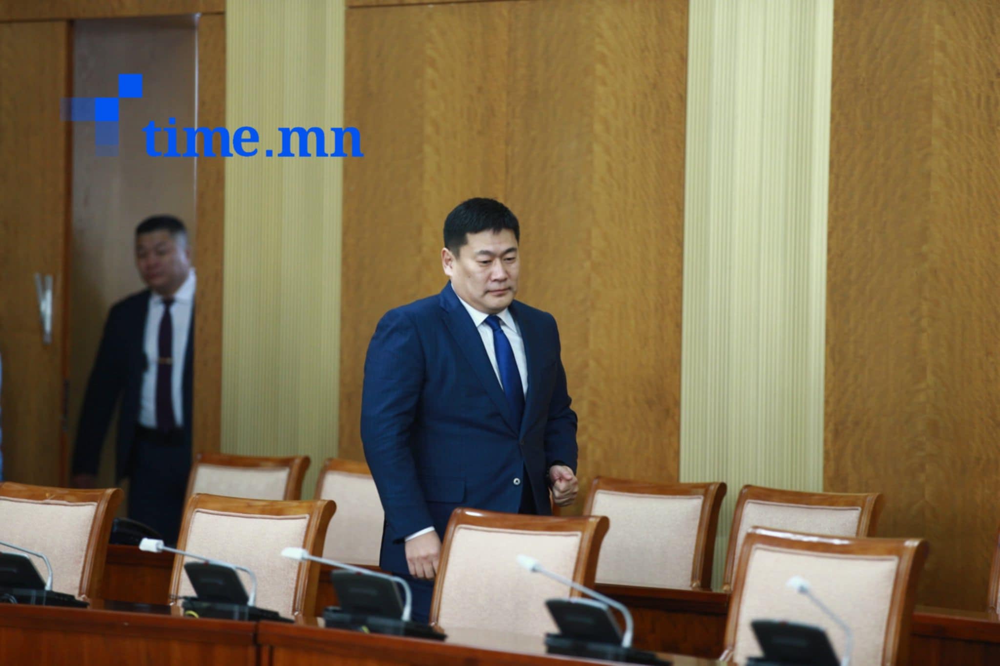 АН бүлгийн хуралдаан Ерөнхий сайдгүй үргэлжилж байна