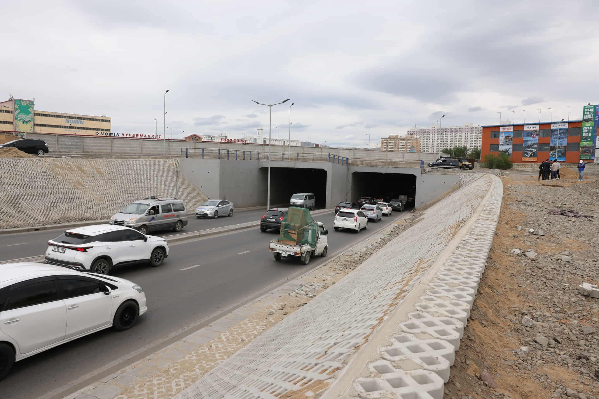 Таваншарын нүхэн гарц орчмыг тохижуулж байна
