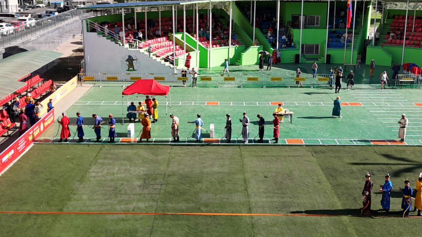 Ардын хувьсгалын 104 жилийн ойн баяр наадам үндэсний сурын өсвөрийн харваагаар эхэллээ