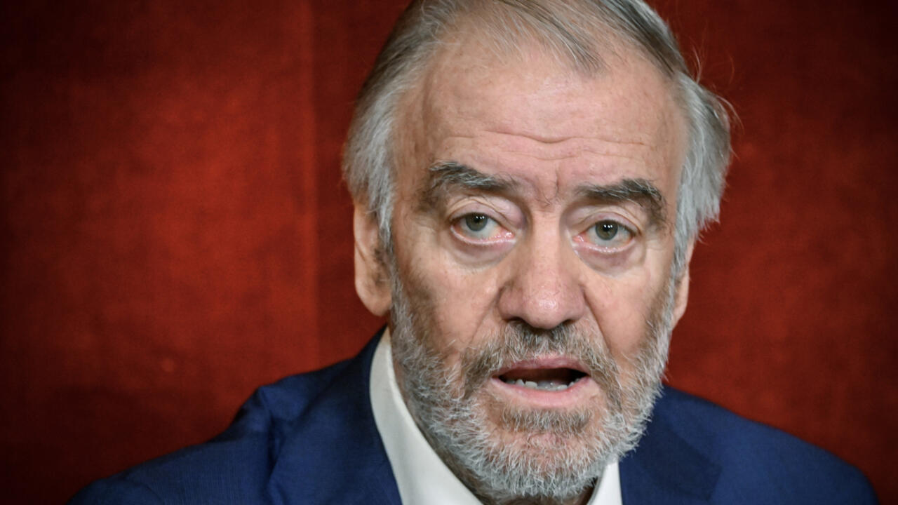 Италид Путиныг дэмжигч удирдаачийн тоглолт цуцлагджээ