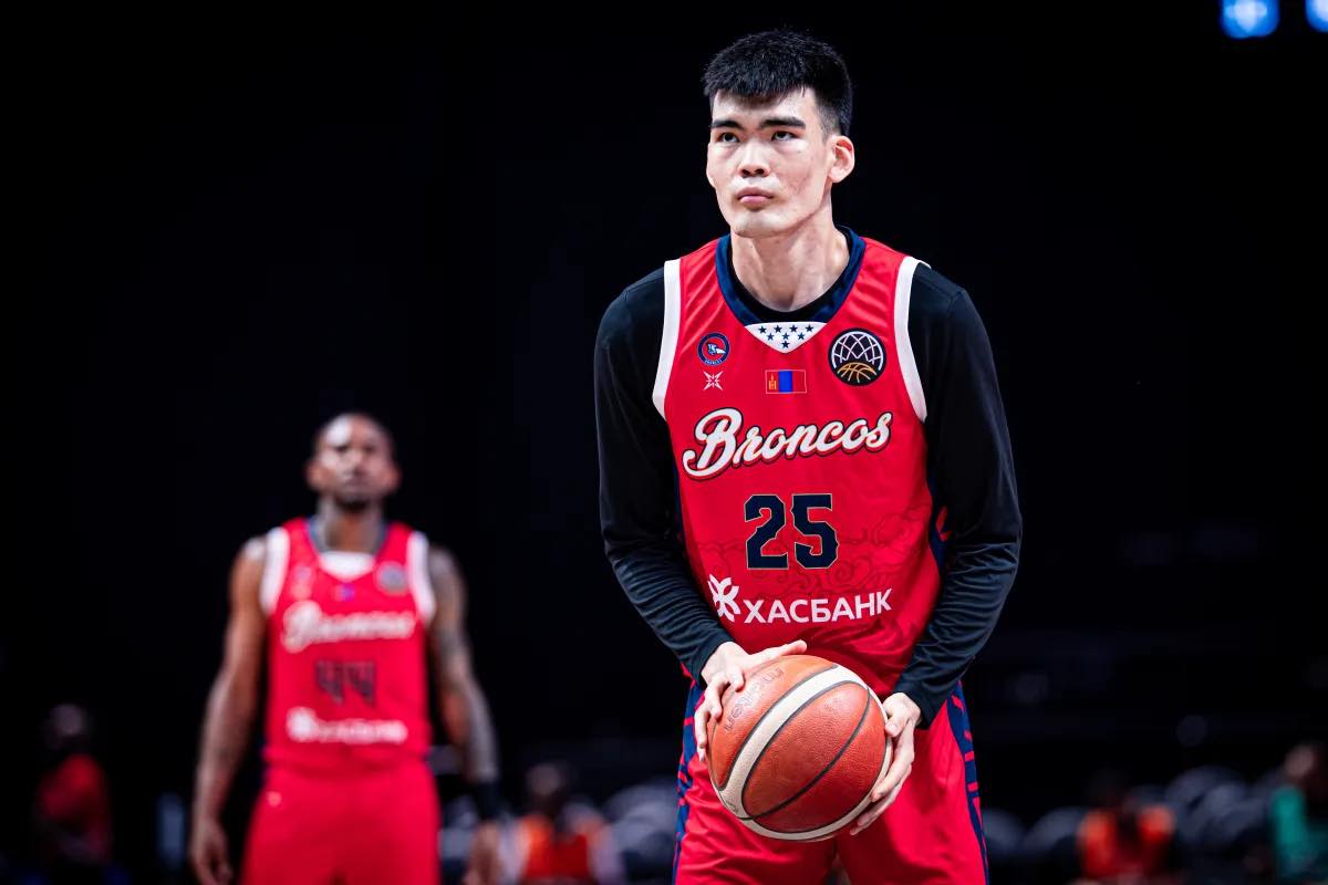 С.Биндэръяа “Хүлэгүүд” багтайгаа гэрээтэй байгаа гэв