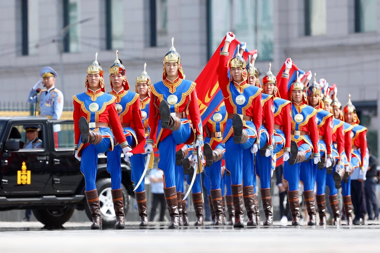 “Төрийн далбааны өдөр”-т зориулсан цэргийн ёслолын хүндэтгэлийн жагсаал боллоо