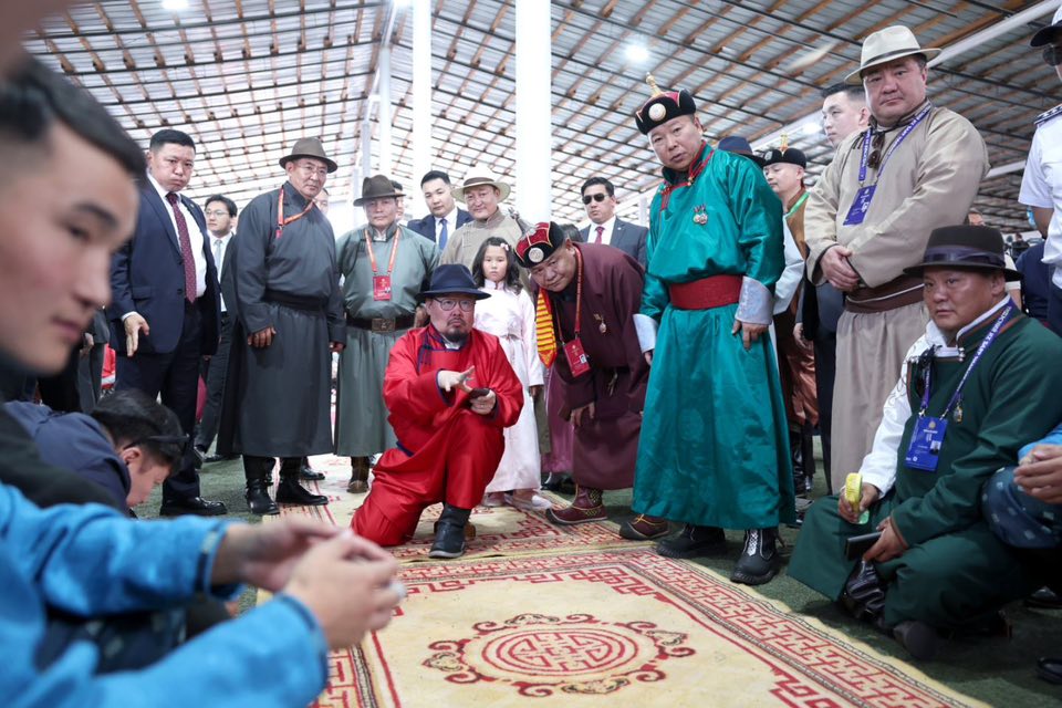 Ерөнхий сайд Г.Занданшатар шагайн алтан зурхайн анхны сумыг тавилаа