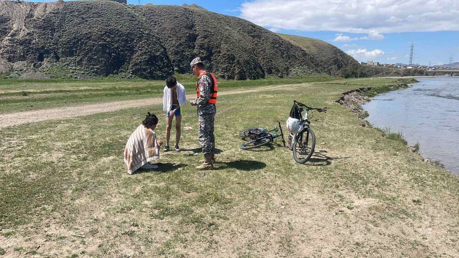 Алба хаагчид гол дагуу иргэдийн аюулгүй байдлыг ханган ажиллаж байна