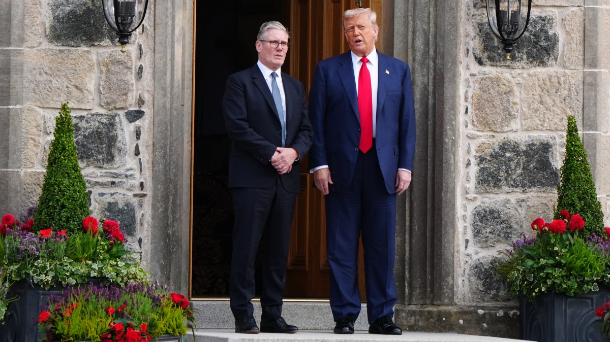 Трамп ОХУ-д тавьсан гал зогсоох тулган шаардалтын хугацаагаа наашлуулав