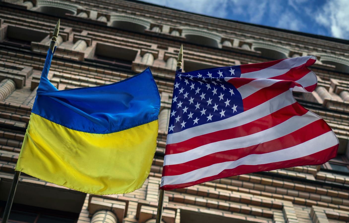АНУ Украинд үзүүлэх зарим зэвсгийн тусламжаа зогсоолоо