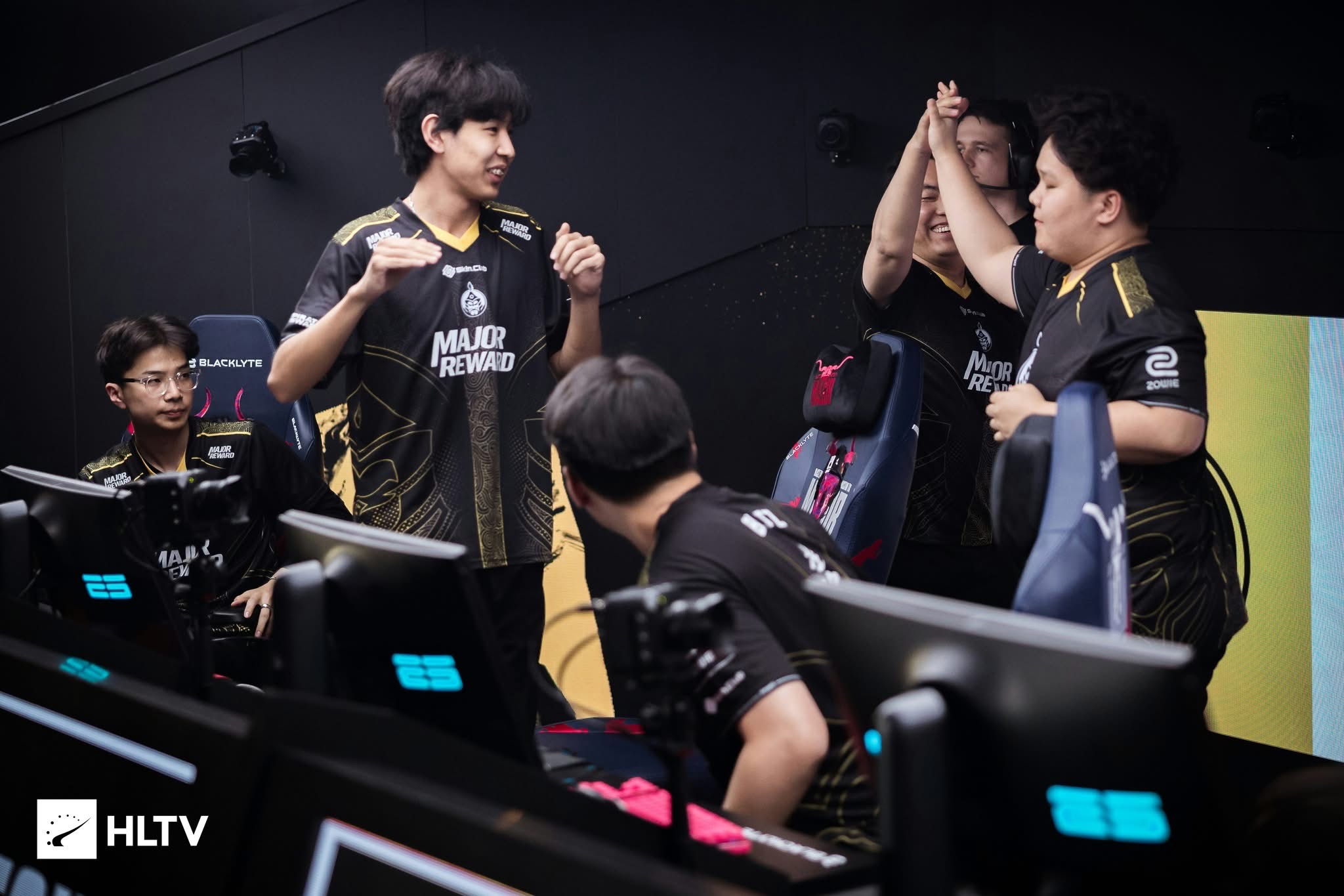 “The MongolZ” баг Дэлхийн чансааны гуравт орж ирлээ