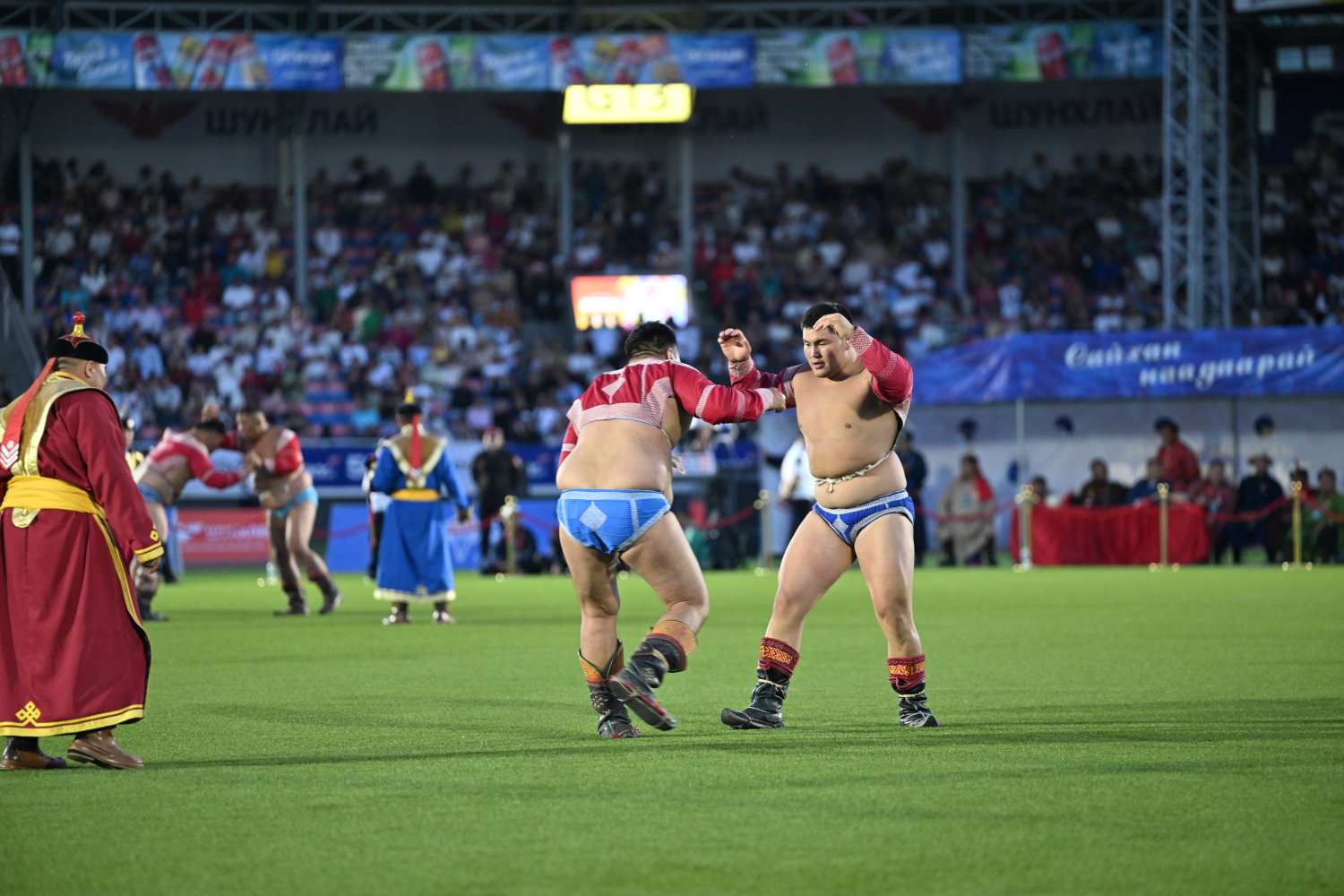 Шинэ залуу арслан Э.Батмагнай даншигт зодоглоно