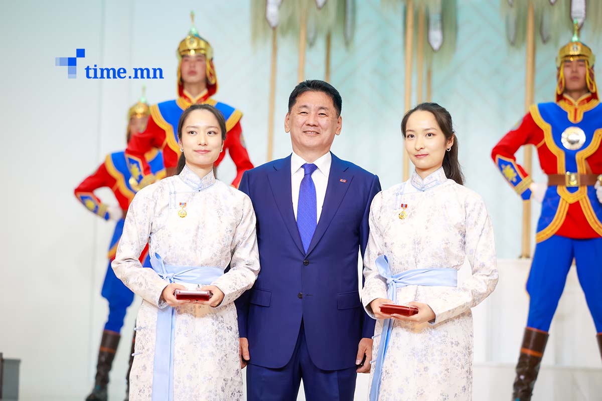 Оюун ухааны ихэр тамирчид болох Н.Мөнхшүр, Н.Энхшүр нар гавьяат тамирчин боллоо