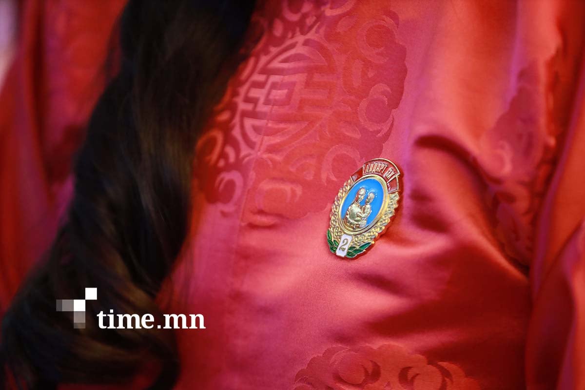 Нэг нас хүрээгүй хүүхдээ алдсан эхчүүдийг алдарт эхийн одонгийн урамшуулалд нөхөн хамруулах хуулийн төслийг хэлэлцэнэ 