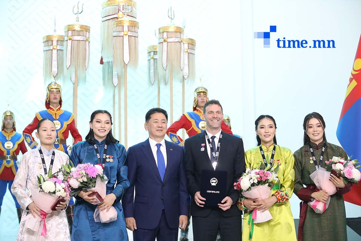 У.Хүрэлсүх: Шигшээ багийн эмэгтэй тамирчид та бүхэн эх элэг нэгтнүүдээ баярлуулж эв нэгдэлд хүч чадал оршдогийг ахин нотоллоо