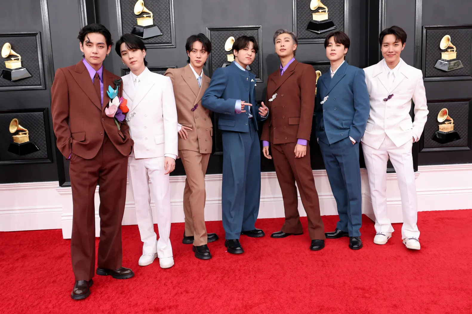BTS хамтлаг шинэ цомог, аялан тоглолтоор эргэж ирнэ