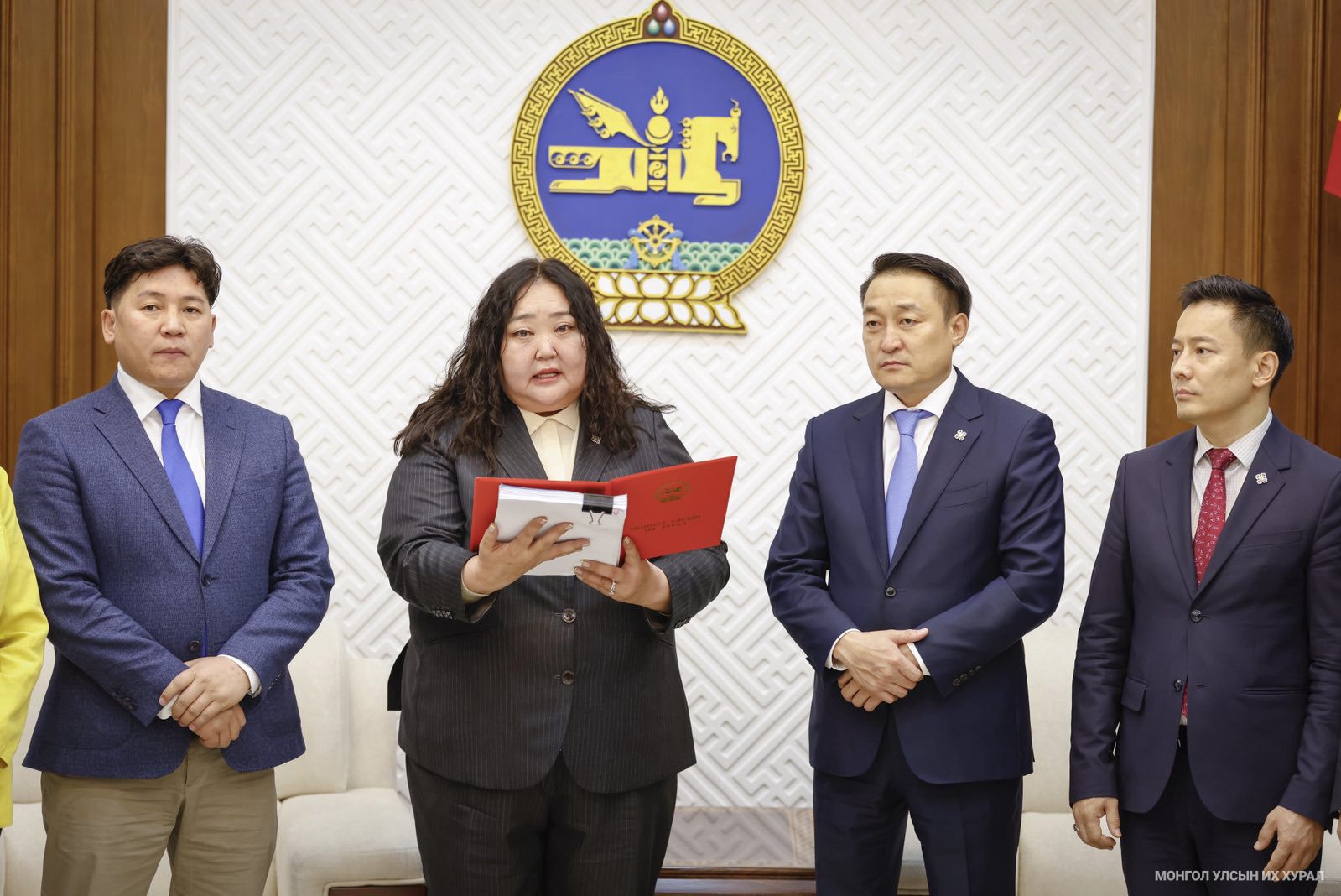 Замын хөдөлгөөний аюулгүй байдлын тухай хуульд нэмэлт, өөрчлөлт оруулах тухай хуулийн төслийг өргөн мэдүүллээ