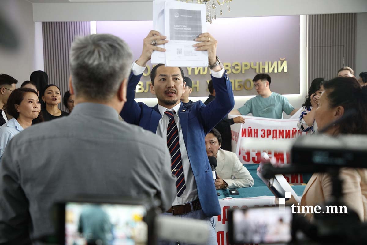 УДБЭТ-ын уран бүтээлчид наадмаар ажил хаяна гэв