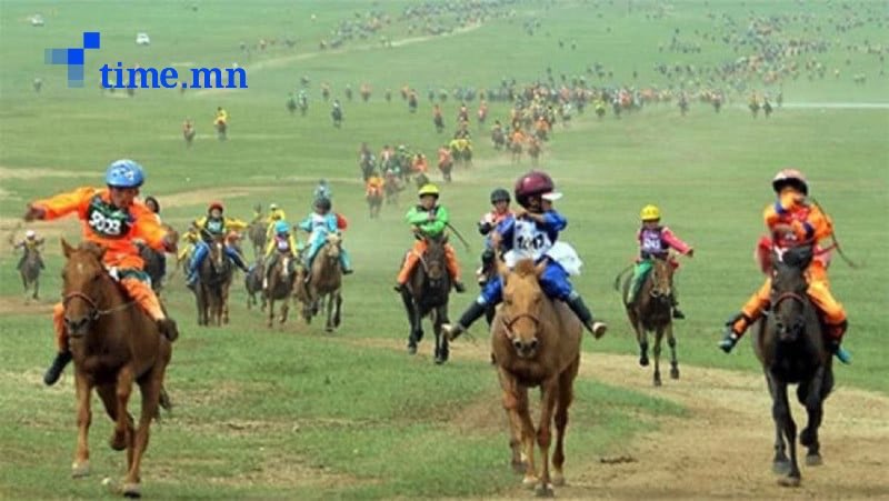 Өнөөдөр азарга, их насны хурдан морьд уралдана