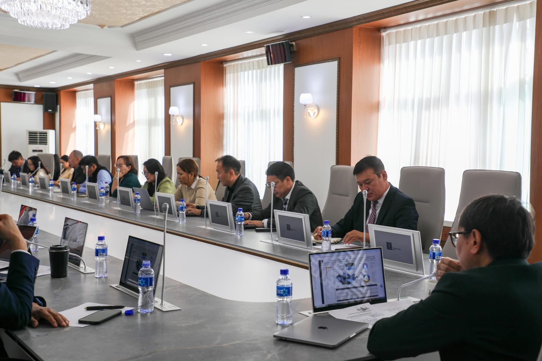 Боловсролын яам хурлын танхимаа 969.7 сая төгрөгөөр тохижуулжээ